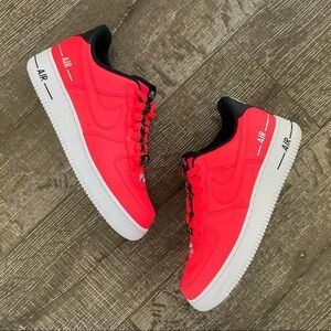 Nike Men’s Air Force 1 Low ‘07 Laser Crimson sneakers